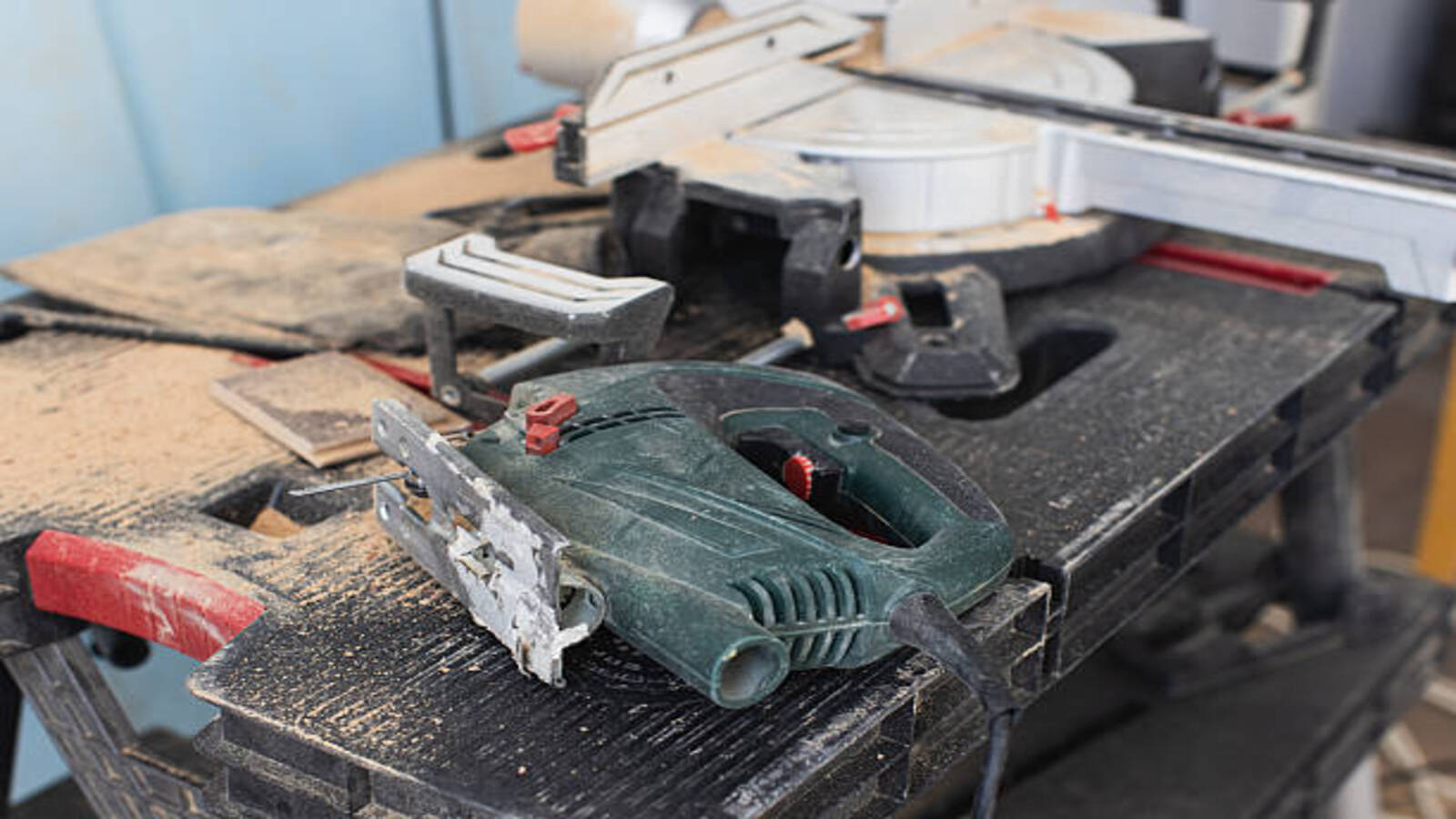 Choosing the Right Tool for Woodworking: Curved Saw vs Circular Saw